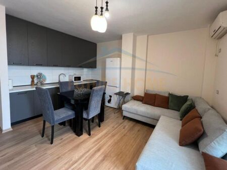 Qera,Apartament 1+1, Fresk