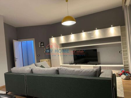 Apartament 2+1+ post parkimi me qera Kopshti Botanik ne Tirane