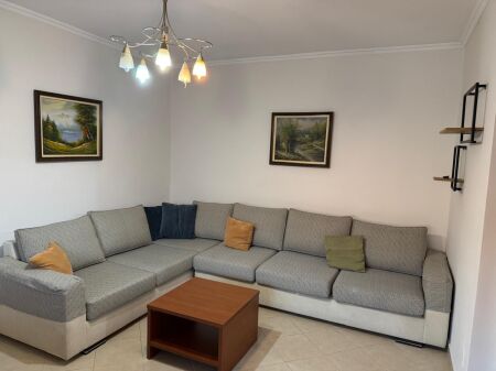 Jepet Me Qera Apartament 1+1+1 Ballkon