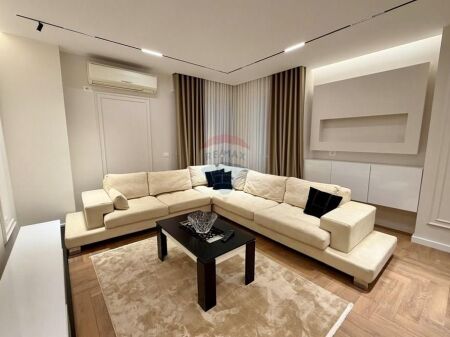 Apartament - Për Qira - Rruga e Barrikadave, Tiranë