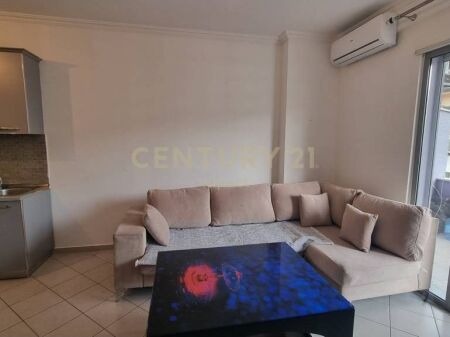 Appartamento 1+1 con veranda, In affitto a Yzberish, vicino a Grand, Tirana - 400€!