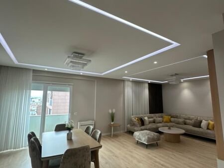 Qera | Apartament 3+1+ 2 poste parkimi | Shkolla e Kuqe | 2000 €/muaj