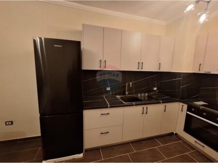 Appartamento - In Affitto 2+1 - Palazzi Çabej, Tirana