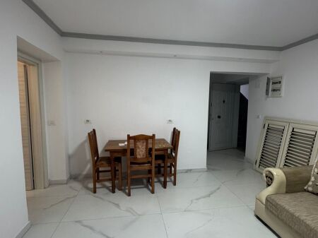 Shitet Partament 1+1 dhe ambient biznesi(piceri)