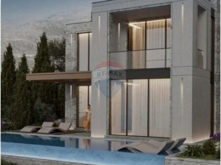 Villa for sale in San Nicolas, Palasë