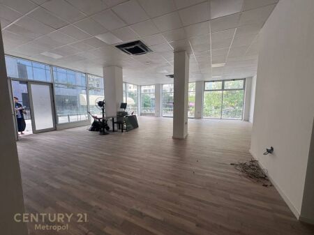 AMBIENT PER QIRA , ISH STACIONI TRENIT!