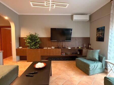 SHITEN 2 APARTAMENTE + SUPER VERANDË ME PAMJE DETI + GARAZH I MBYLLUR