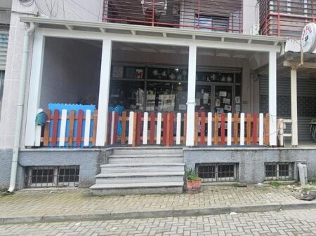 Shitet Dyqan tek kompleksi EKA Plazh Durres