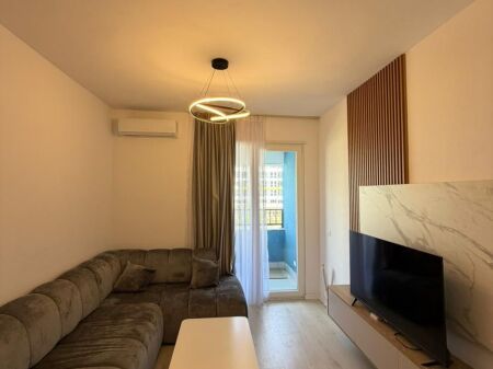 Univers City-Apartament 1+1 me qira