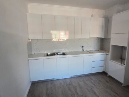 Apartament 2+1+post parkimi me qera tek Unaza e Re ne Tirane