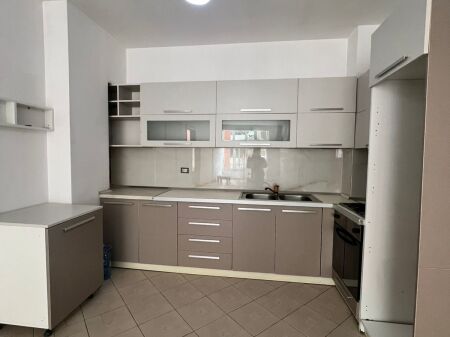 Jepet me qera apartament per zyre ne Astir