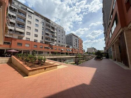 Ambient biznesi per qira tek Kompleksi Tower Bridge 3 tek Oxhakut.