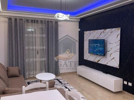 Jepet me qira apartament 1+1 me verandë në Kompleksin Rrotondo, përballë Policisë në zonën e Plepave.