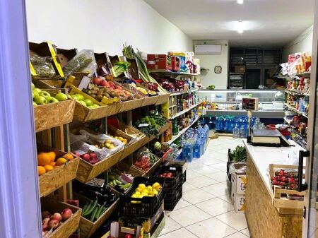 Ambjent komercial per shitje tek Komuna e Parisit