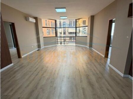 Shitet, Apartament 2+1+2, Rruga e Kosovarëve, Tiranë