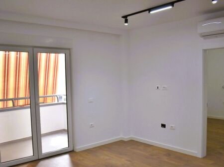 Zyra Moderne për Qira pranë Stadiumit Air Albania