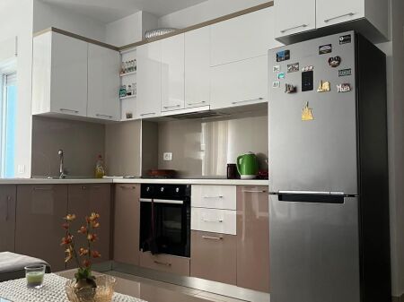 🏢21 Dhjetori,Kompleksi Kontakt jepet me qera apartament 1+1,i mobiluar.55,000Leke    