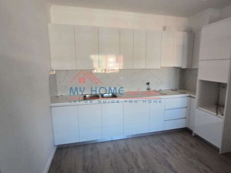 Appartamento 2+1+posto auto in affitto alla Nuova Anello a Tirana