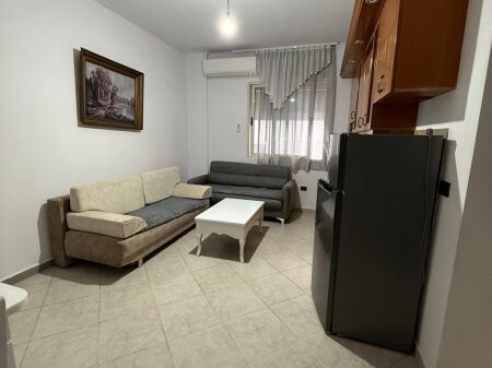 Jepet me qera apartamenti 2+1  Prane vala parkut