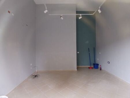 Dyqan me qera - 📍Rruga Fortuzi, Tiranë