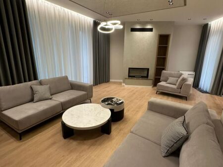 🏡  Green Valley, Liqeni i Thatë – Vilë me Qira