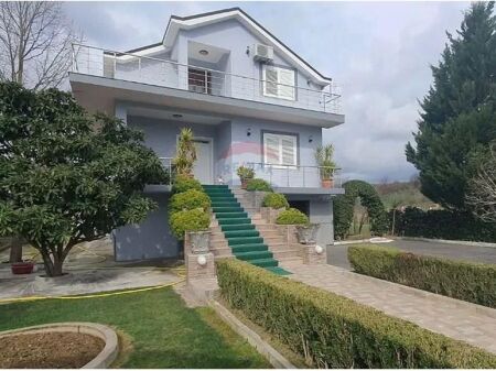 Terreno- Villa su 3 piani in vendita a Vore