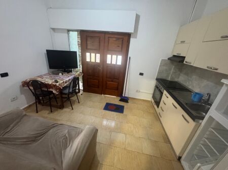 Jepet me qera apart 1+1, Rr. Jordan Misja te Xhamia