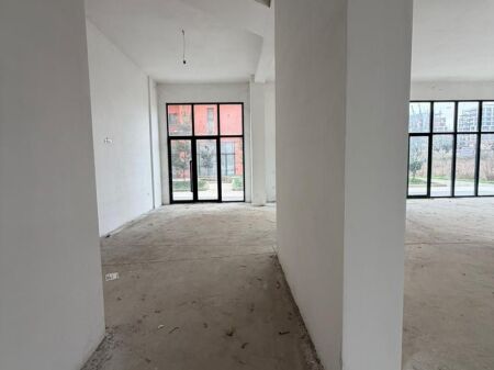 AMBIENTE COMMERCIALE 300M2 IN AFFITTO VICINO ASTIR