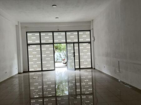 Ofrohet me qira një ambient biznesi tek Kika 3