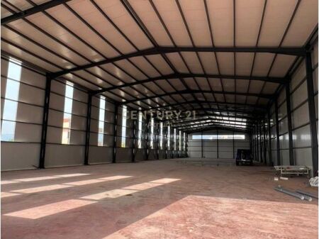 Industrial Warehouse for Rent, Large Space  Functional Yard