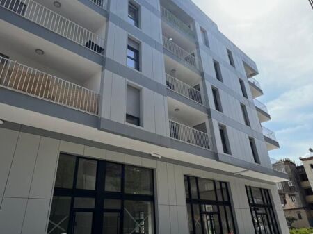 2+1 apartment for sale in Xhamllik!