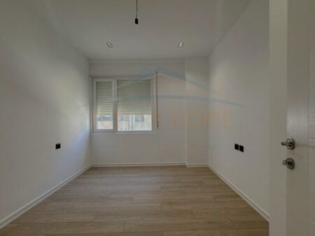 For sale, 2+1 Apartment, Fresku, Tirana.