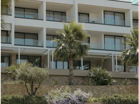 Apartment 2+1+2 in the Elite Residence of Ujë të Ftohtë, with Spectacular View of the Sea and the City, Vlorë