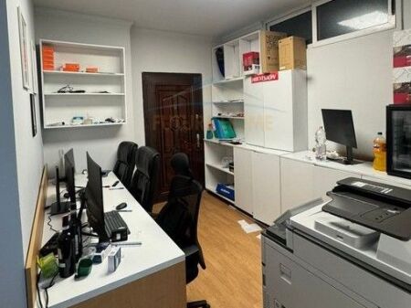 Qera, Ambient Biznesi, Komuna e Parisit, Tiranë.