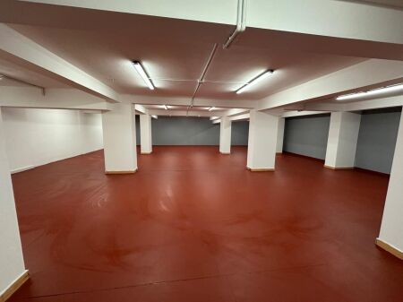 OKAZION - TIRANE PRANE SHKOLLES SE KUQE, SHITET DYQNE+ MAGAZINE + PARKIME Per Tipologji Te Ndryshme Biznesi!!! Prona ndodhet ne katin 0 dhe -1