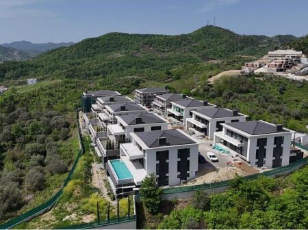 WE SELL LUXURY VILLA