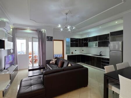 Apartament 3+1+2 me qera,prane Conad ne Bulevard