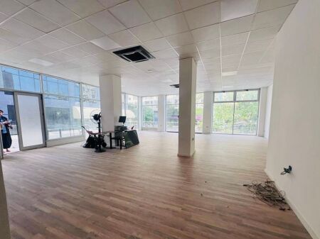 AMBIENT PER QIRA , ISH STACIONI TRENIT!