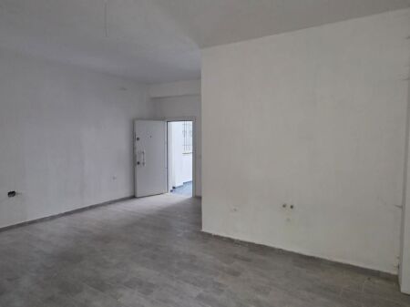 Shitet Garzoniere ne FRESK / 49,000 EURO