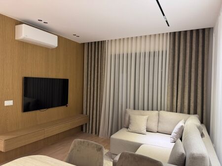 Apartament luksoz 1+1 me qira – Kryqëzimi i Komunës së Parisit !