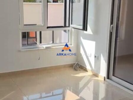 AMBJENT PER ZYRA ME QERA 105 M2 " TREGU CAM " 1100 EURO