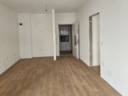 📌Shitet apartament 2+1+2 – Kompleksi Tirana Entry 2