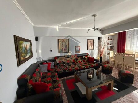 Shitet Apartament 1+1, tek Kryqi i Kuq ,Durrës