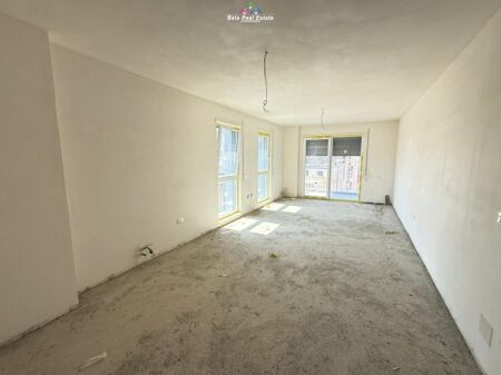 Apartament Per Shitje 2+1+2 Ne Xhamllik (ID B120839) Tirane