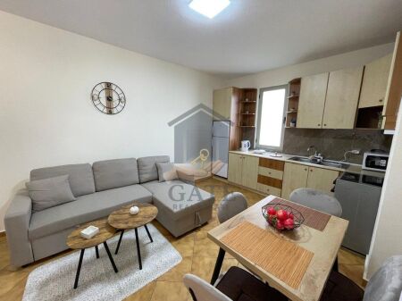 Shitet apartament 1+1+ garazh,