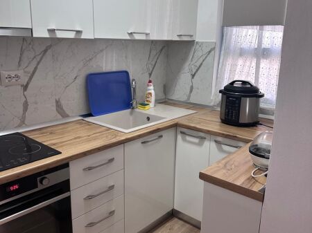Jepet me qira apartament 1+1 pranë Shkollës së Baletit, Tiranë