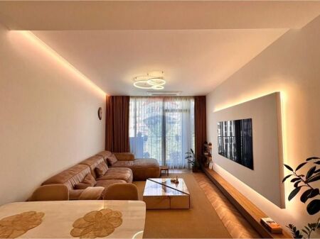 Appartamento 3+1+2 in vendita a Lake View!