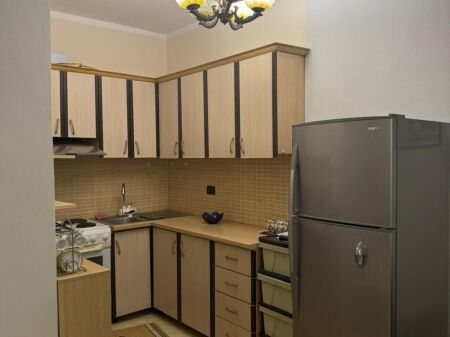 1+1, arredato alla villa L in Astir, 450 mila lek