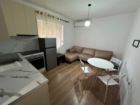 🏢At 21 Dhjetori, near Supermarket Joena, a 1+1 furnished apartment is for rent, 50,000 Leke