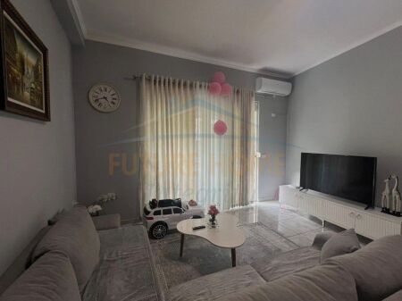 Shitet, Apartament 2+1, Fresku, Tiranë. 135,000 €
